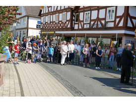 Fronleichnamsprozession durch die Straßen von Naumburg (Foto: Karl-Franz Thiede)